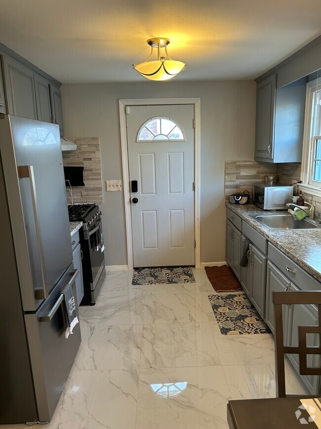 Shared kitchen - 39 Thatcher St