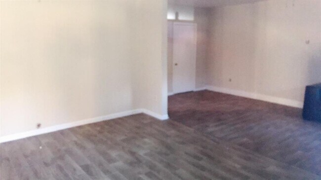 Building Photo - 5610 Dumore Dr