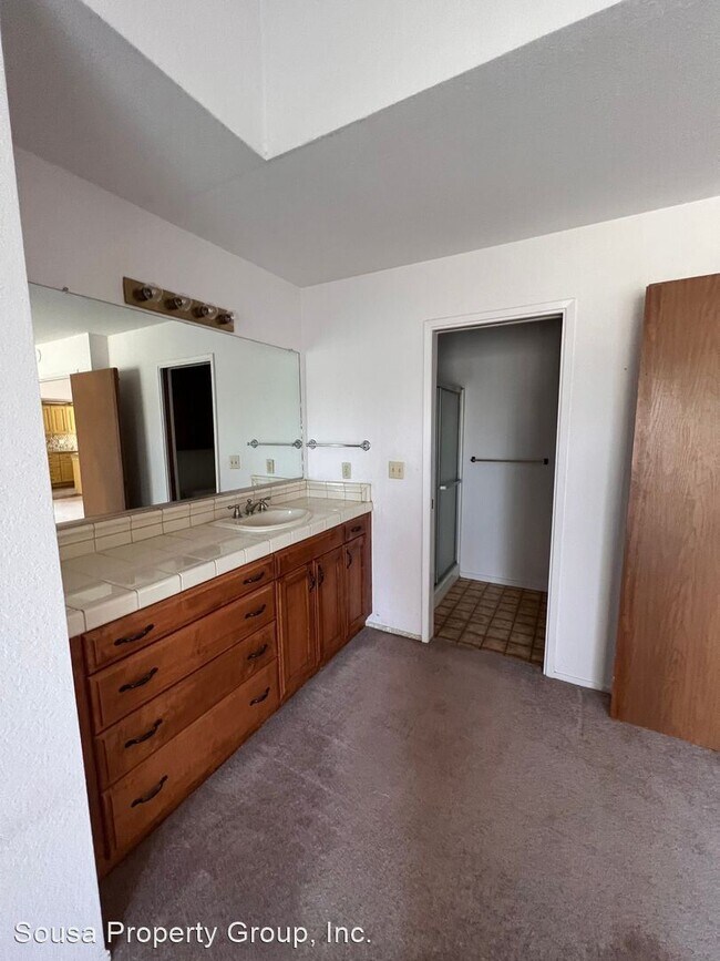 Building Photo - 2 br, 2 bath House - 2417 S. Meadowbrook Ct