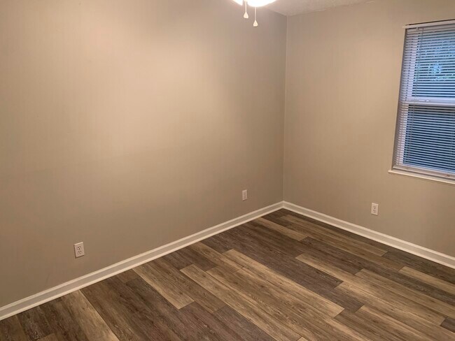 Building Photo - 947 Don Dr