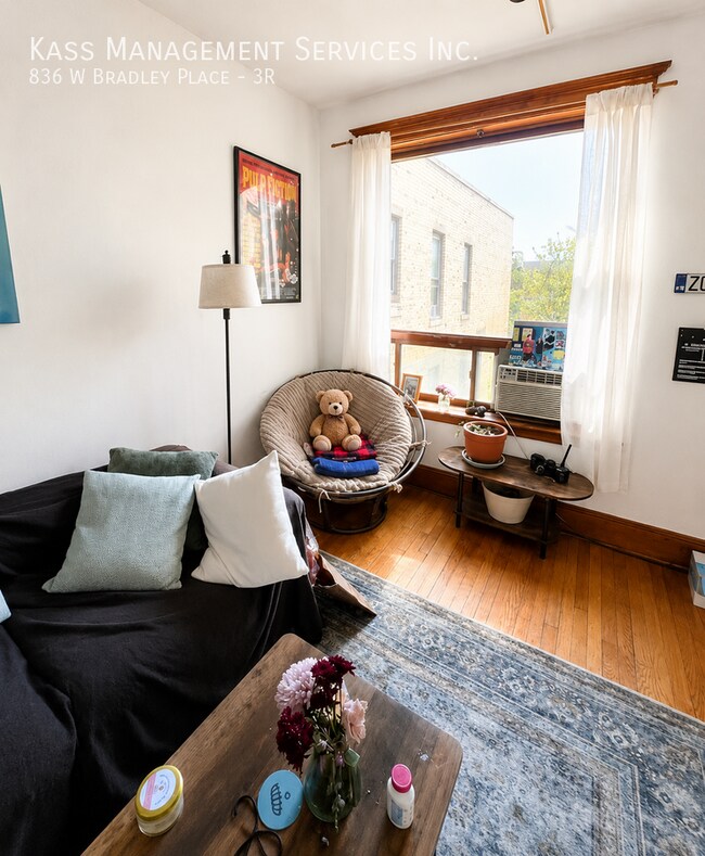 Foto del edificio - 836 W Bradley Pl
