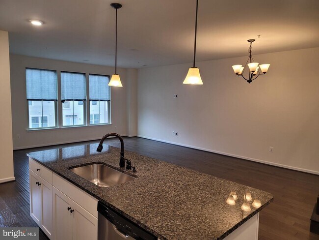 Building Photo - 41438 Black Cherry Terrace