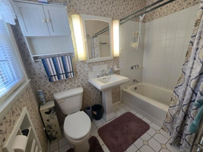 Foto del edificio - 3 Bed 2 Bathroom for Rent