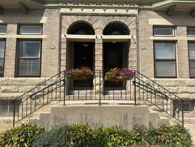 Building Photo - 918-24 Knapp