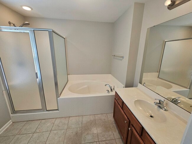 Building Photo - 13 Crossbow Pl