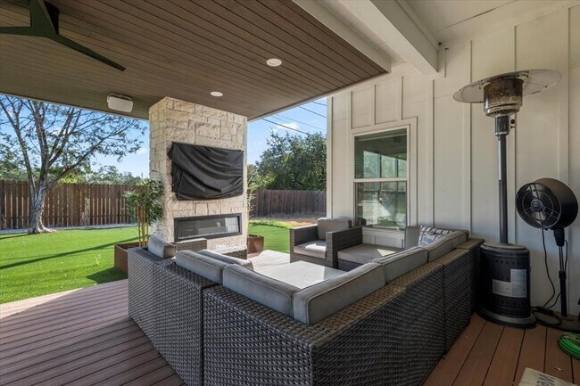 Building Photo - 15202 Cavalier Canyon Dr