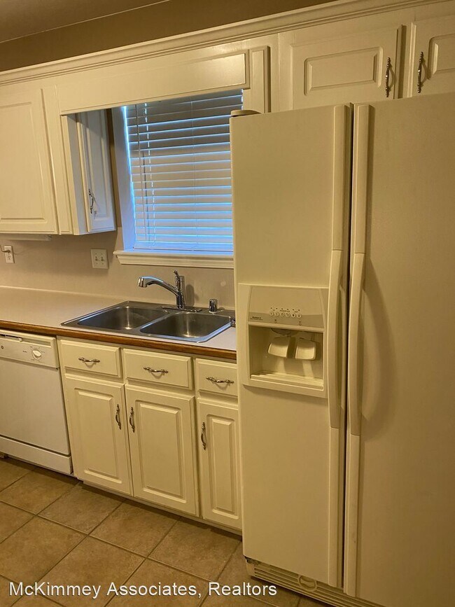 Building Photo - 3 br, 2 bath House - 35 Rosebud Cir