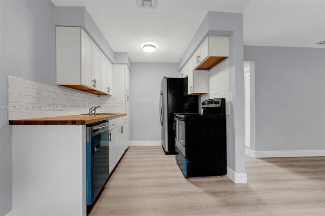 Foto del edificio - 1120 SW 30th St