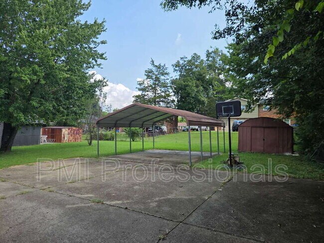 Foto del edificio - 422 Cedarcliff Rd