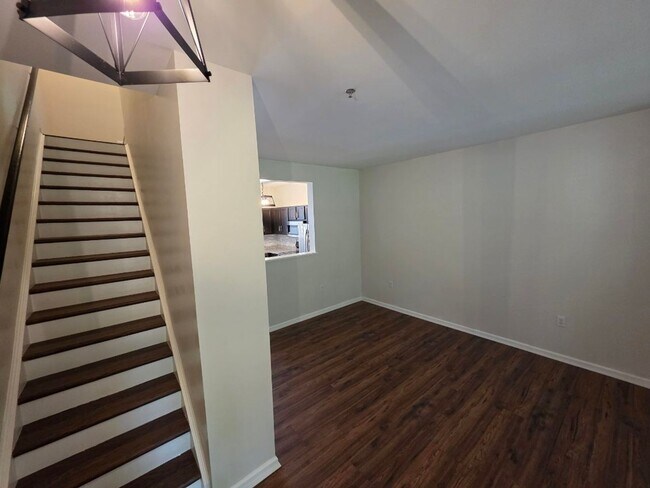 Foto del edificio - 2 Bedroom/2.5 Bathroom Townhome in First W...