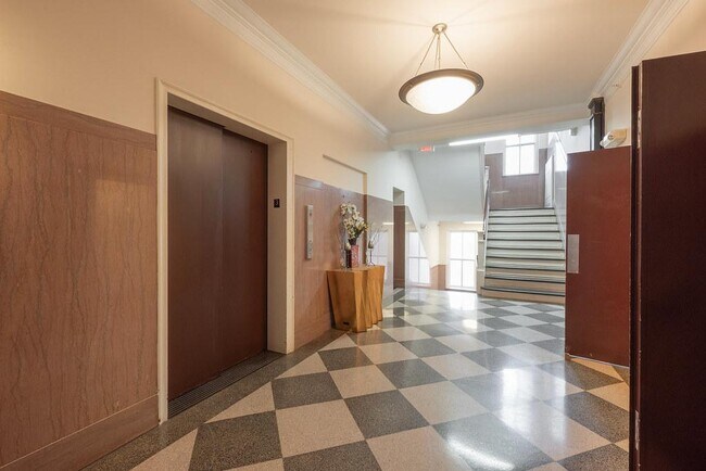 Foto del edificio - 212 E Clay St