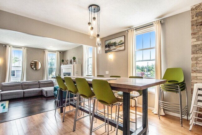 Foto del edificio - Luxurious Loft-style 3 bed/2 bath!