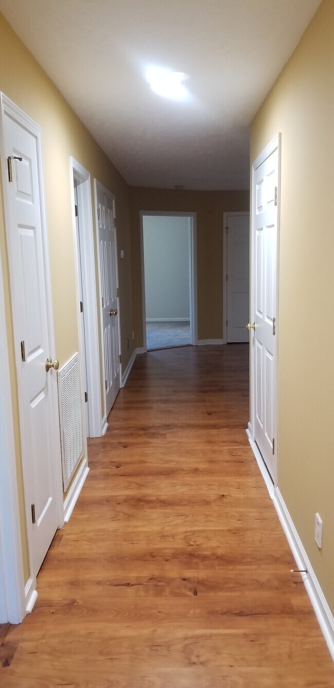 Foyer - 146 Creekwood Way
