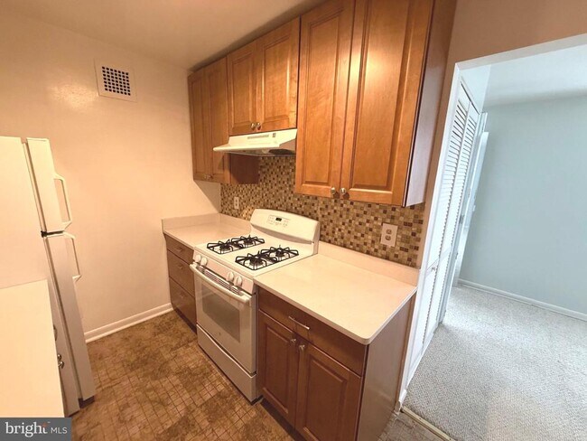 Foto del edificio - 4390 Lorcom Ln