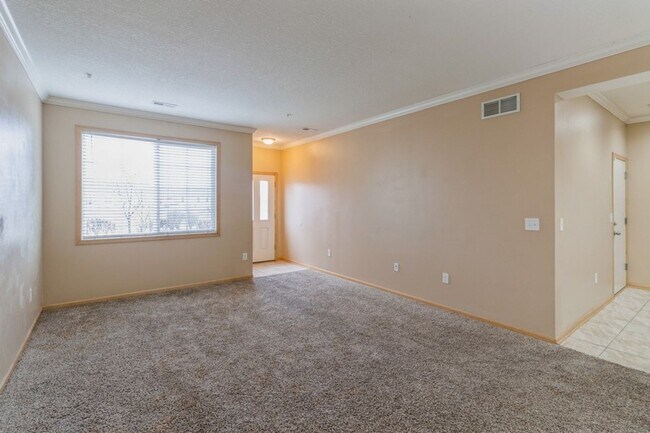 Foto del edificio - 3 Bedroom 2.5 Bath Townhome. Waukee Schools!!