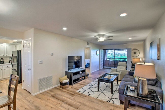 Building Photo - 4303 E Cactus Rd