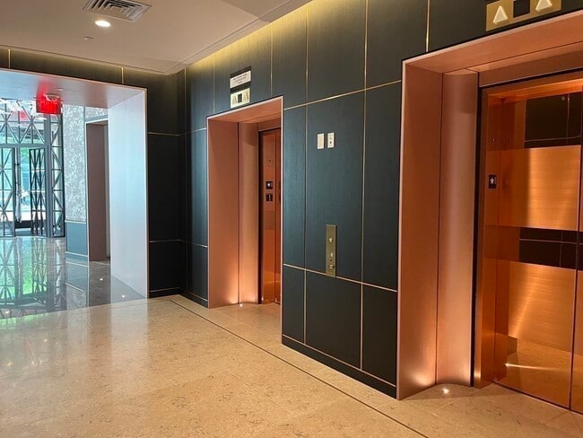 Building Photo - 436 Stuart St