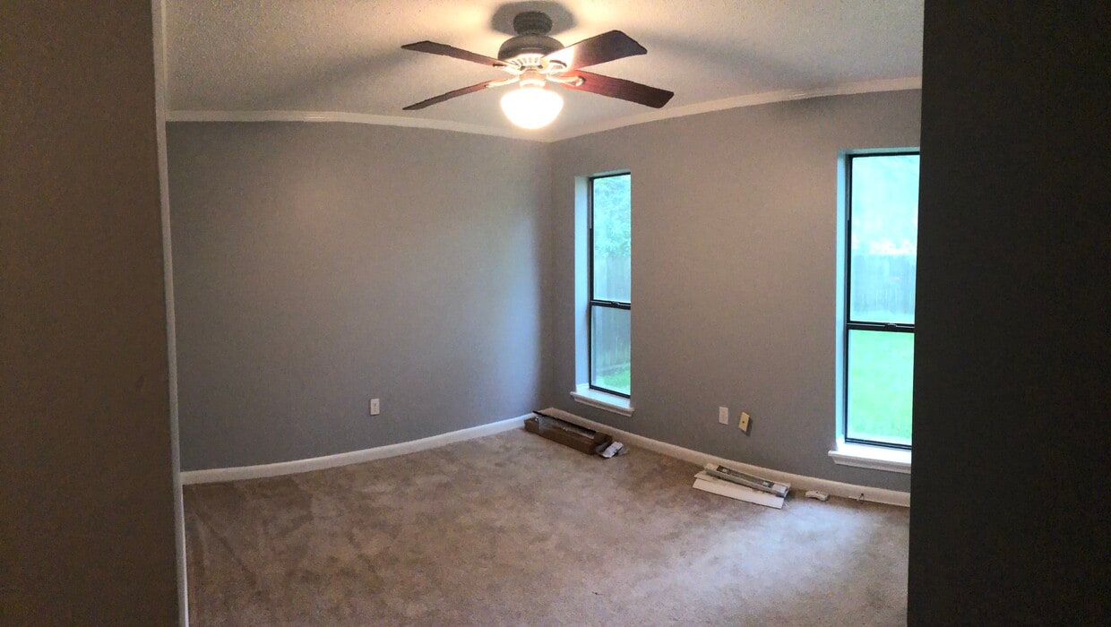 Primary Photo - 12 Oak Forest Pl