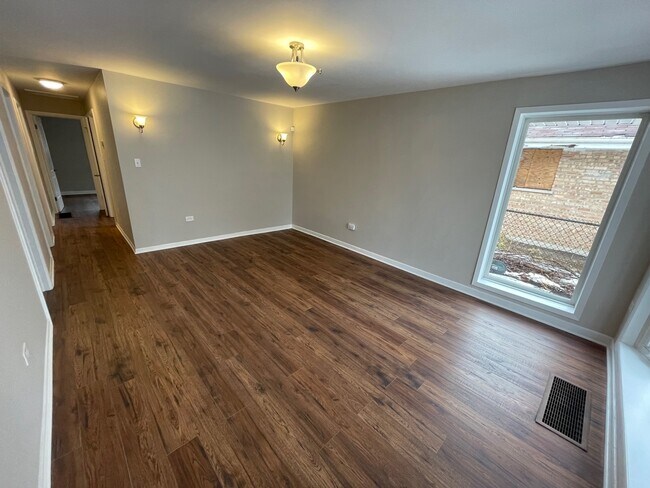 Foto del edificio - 14634 Kenwood Ave