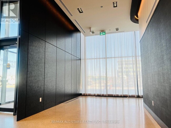Building Photo - 38-1538 Andre de Grasse St