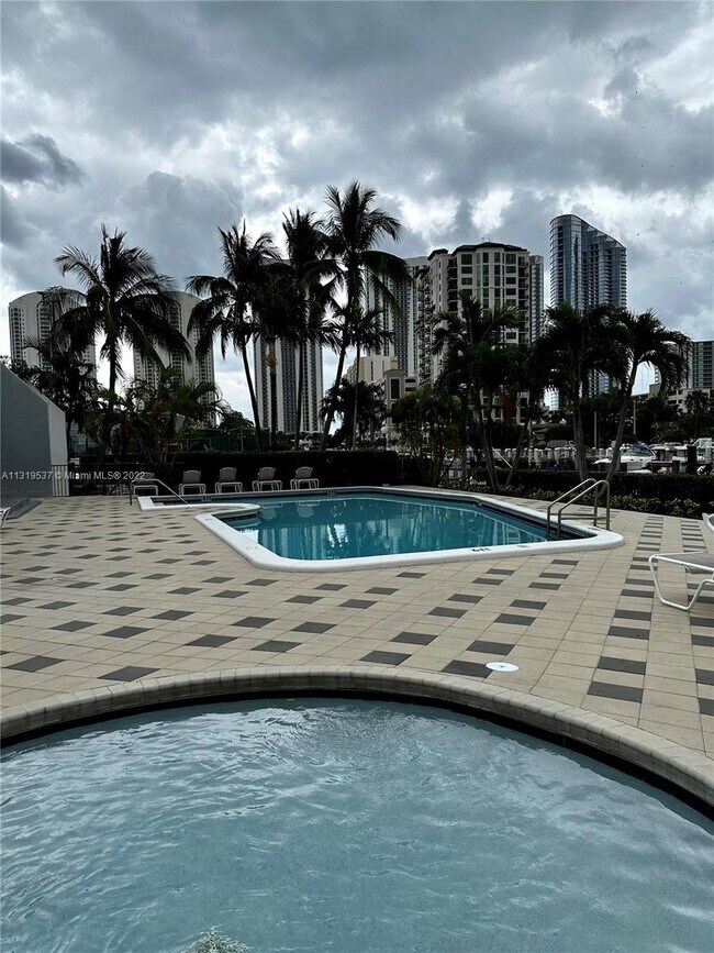 Foto del edificio - 410 Poinciana Island Dr