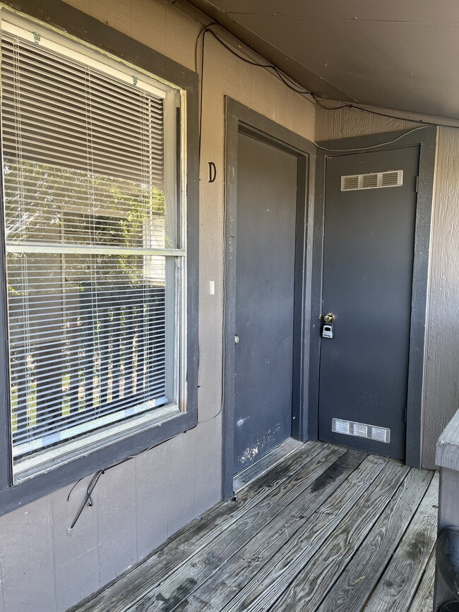 Building Photo - 815 Bracewood Cir