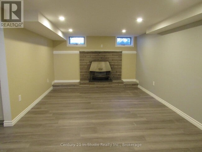 Building Photo - 368 Princes St S