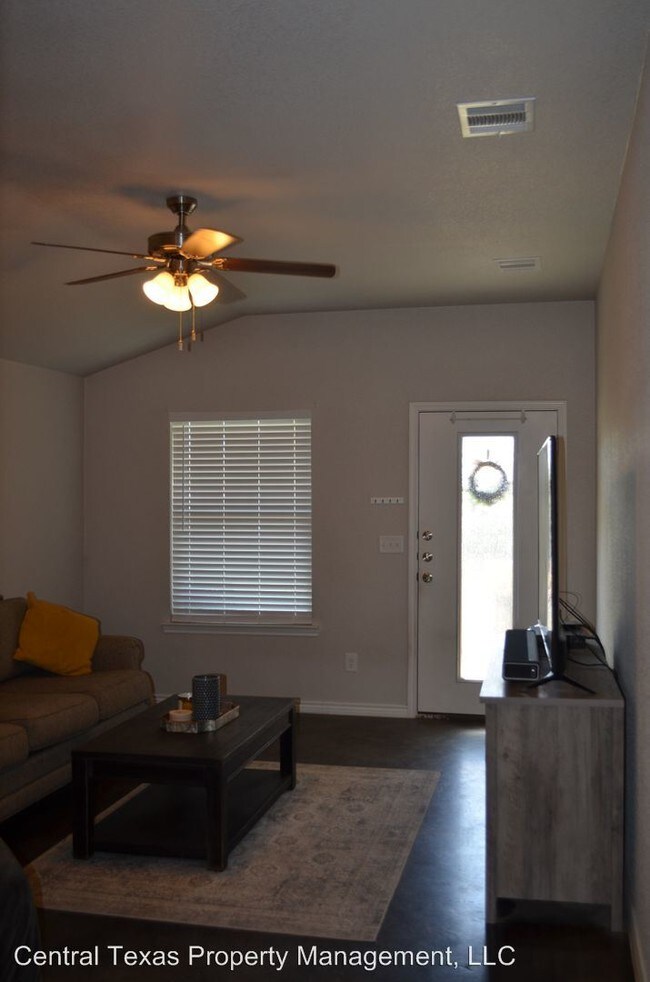 Building Photo - 907 Rosewood Dr