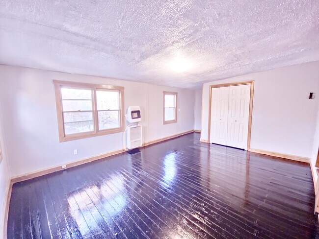 Building Photo - 4265 E 128th St, Cleveland, OH 44105