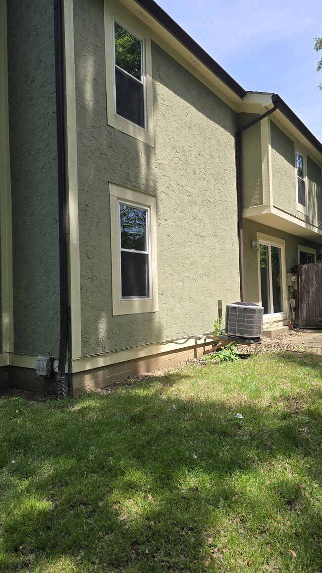 Building Photo - 1282 Gatwick Ct