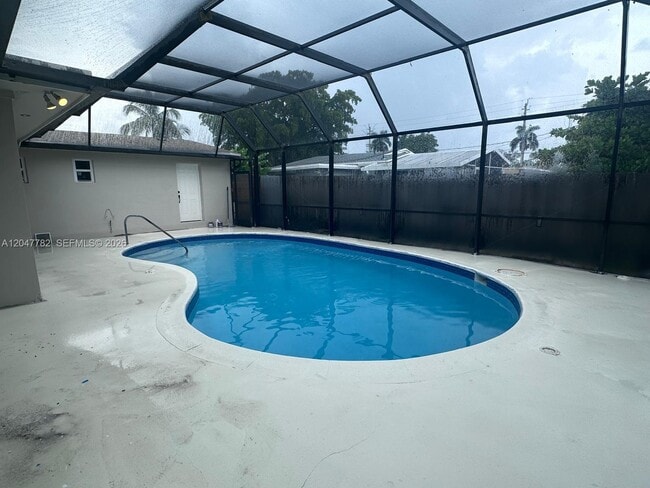 Foto del edificio - 4380 SW 49th Ct