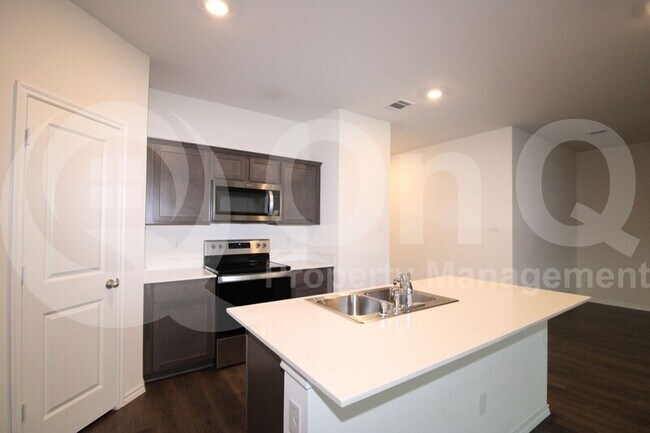 Foto del edificio - 902 Old Blf Ln