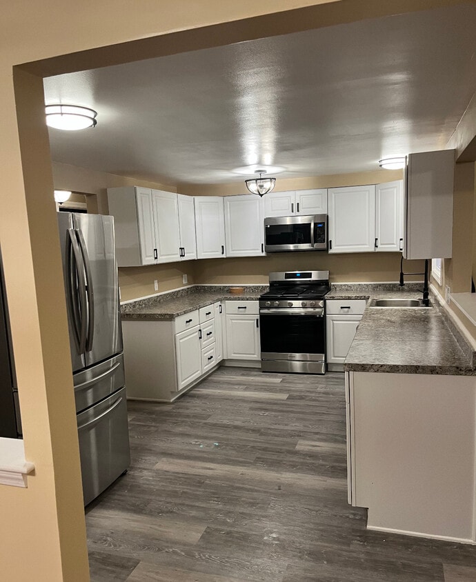 Primary Photo - 139 N Seine Dr