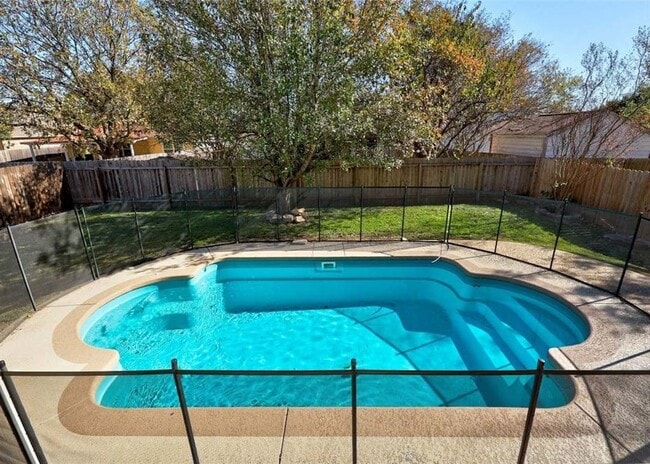 Building Photo - 2114 Milan Dr