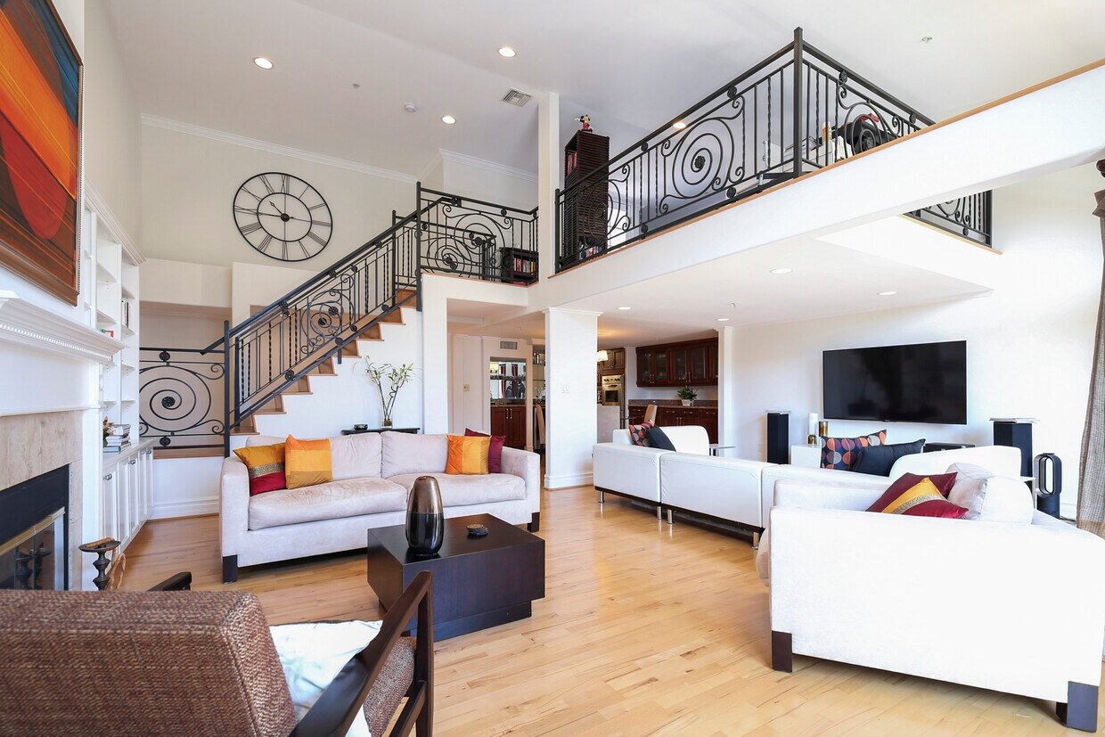 Living Room - 11803 Goshen Ave