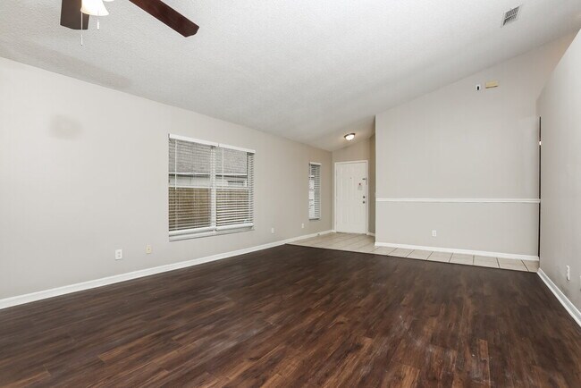 Foto del edificio - 13709 Valleybrooke Ln