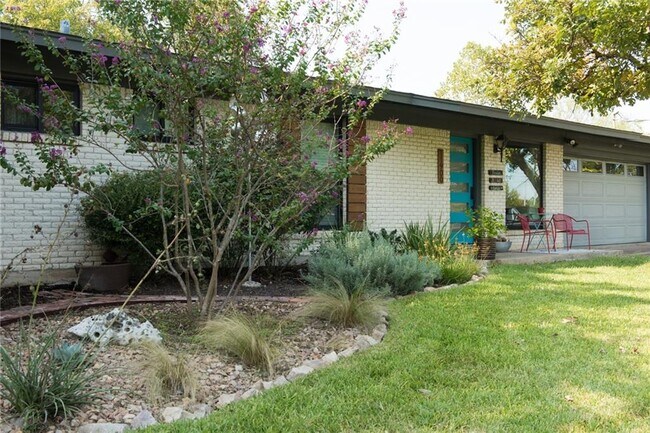 Building Photo - 11900 Spring Hill Dr