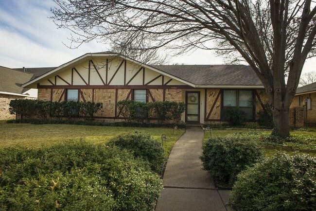 Building Photo - Very nice large 3 bedroom home in Garland