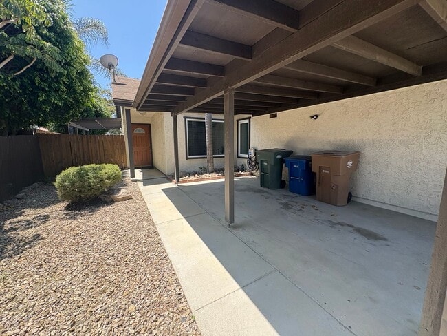 Building Photo - Charming, Single-Story & Move-In Ready
