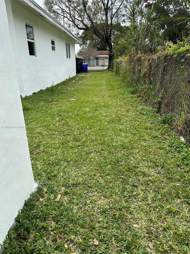 Foto del edificio - 113 NE 75th St