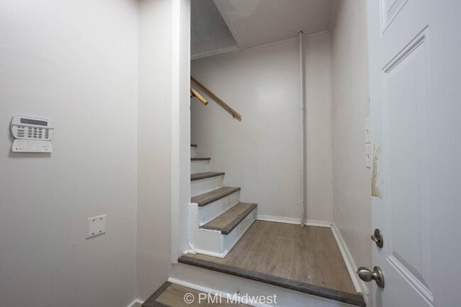 Photo - 2211 E New York St Apartment