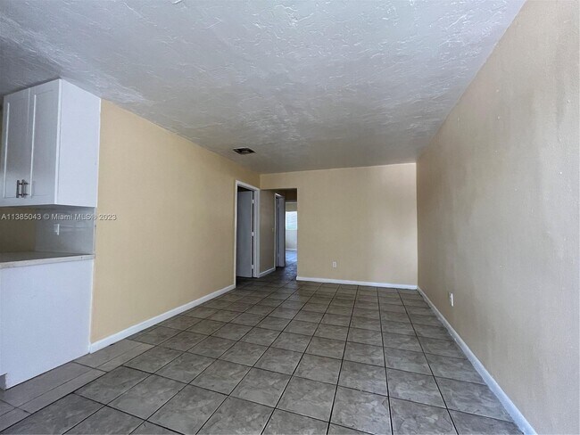 Foto del edificio - 5600 NW 15th St