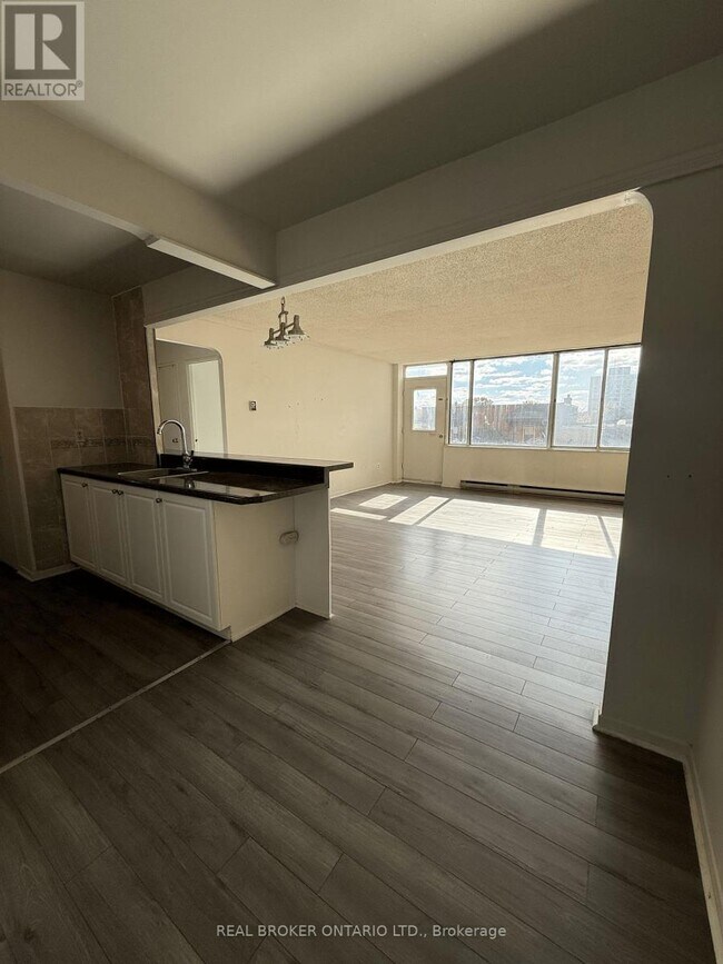 Photo du bâtiment - 1011 Dufferin St