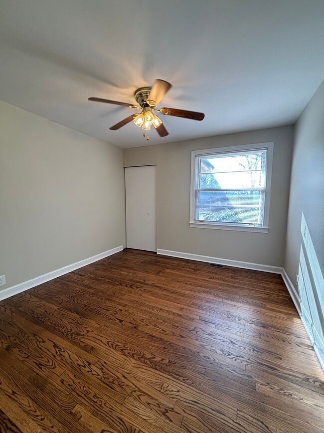 Building Photo - Adorable Move-In Ready Donelson Home!