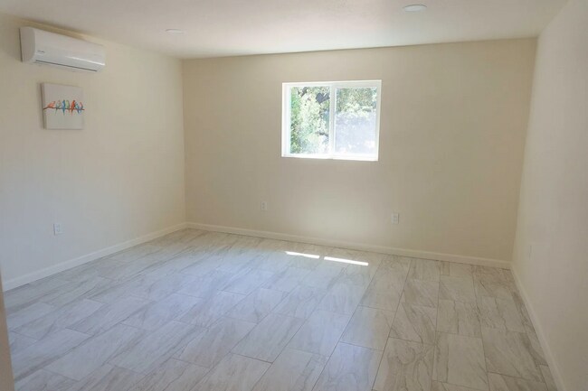 Building Photo - 172 Pixley Ave