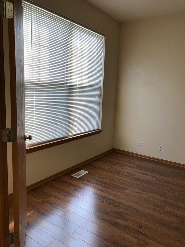 Building Photo - 1860 Fescue Dr