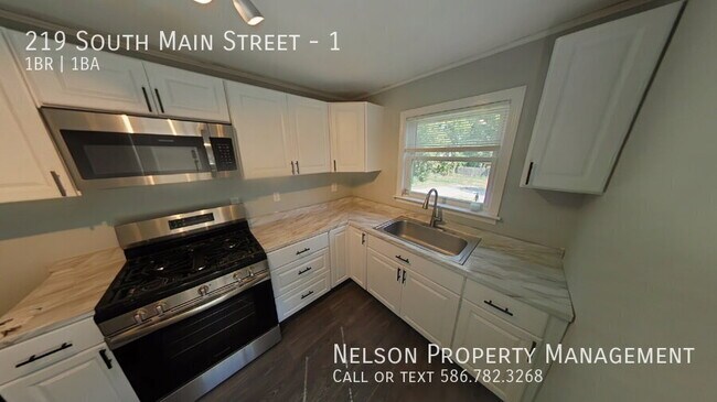 Foto del edificio - 219 S Main St