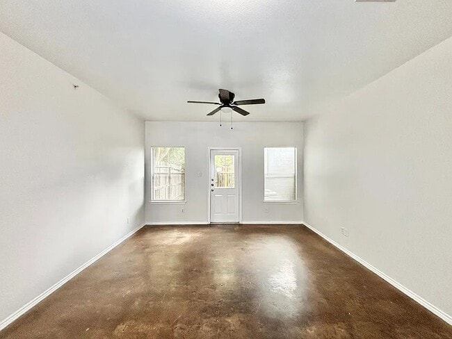 Photo - 10702 Mathom Landing (Universal City, TX) Townhome