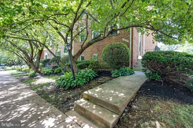 Building Photo - 10151 Valentino Dr