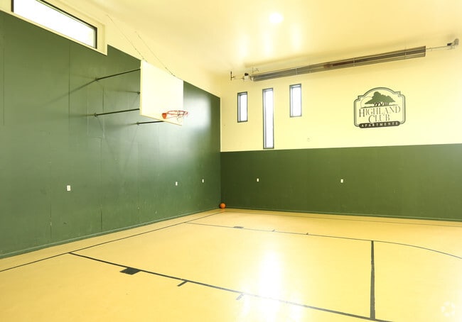 Basketball Court - Highland Club Apartments